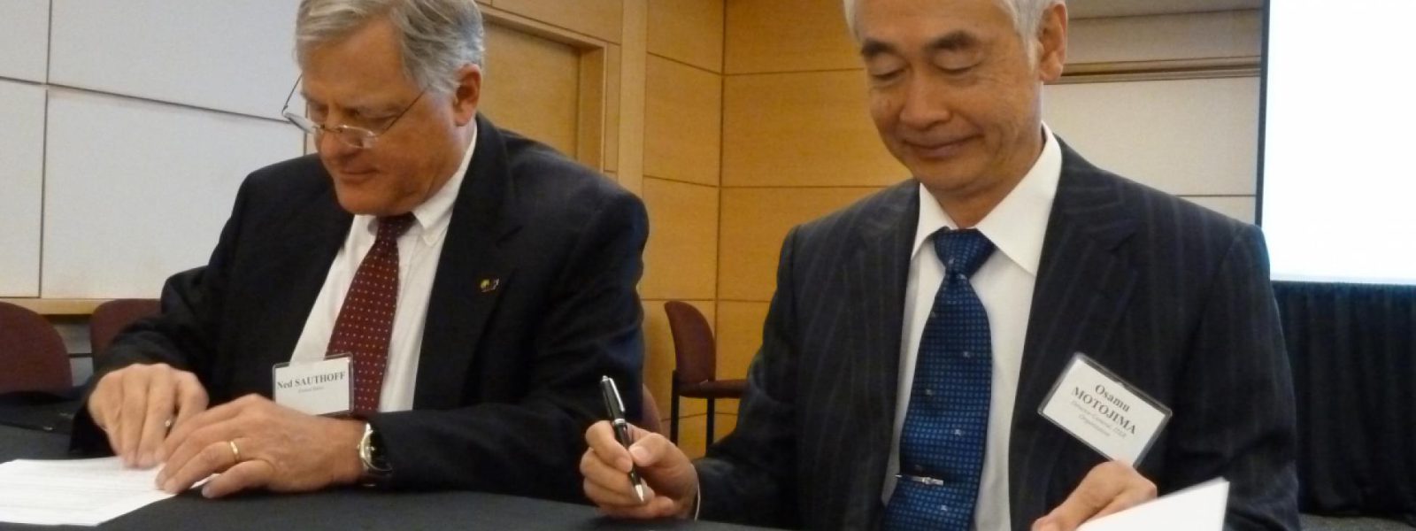 US ITER Project Manager Ned Sauthoff and ITER Director-General Osamu Motojima sign the low field side reflectometer Procurement Agreement on June 20, 2012 in Washington, DC. This diagnostic system will monitor electron density and aid assessment of fusion performance.